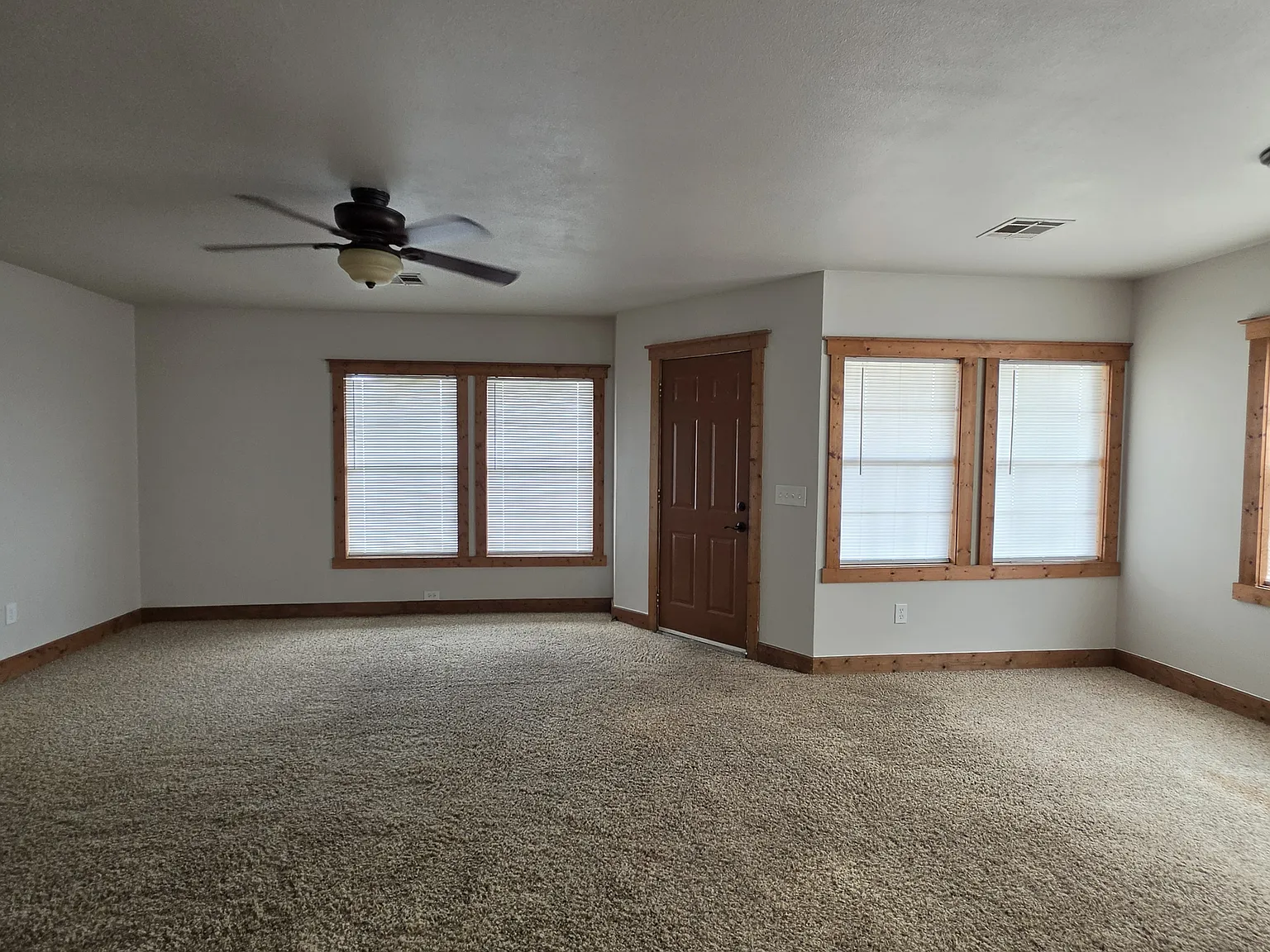 3 bed, 1225 sqft, $1,300 — Photo 2