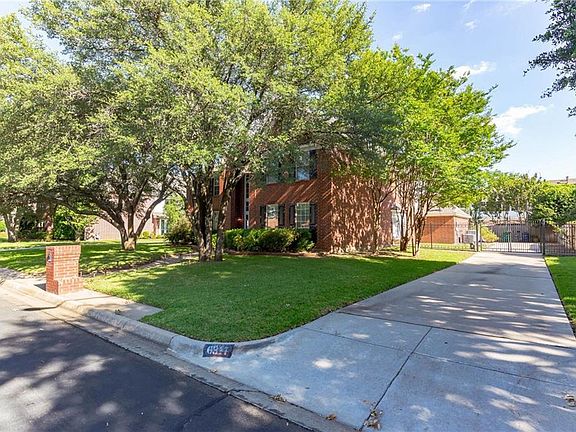 2nd image of 6817 Savannah Ln