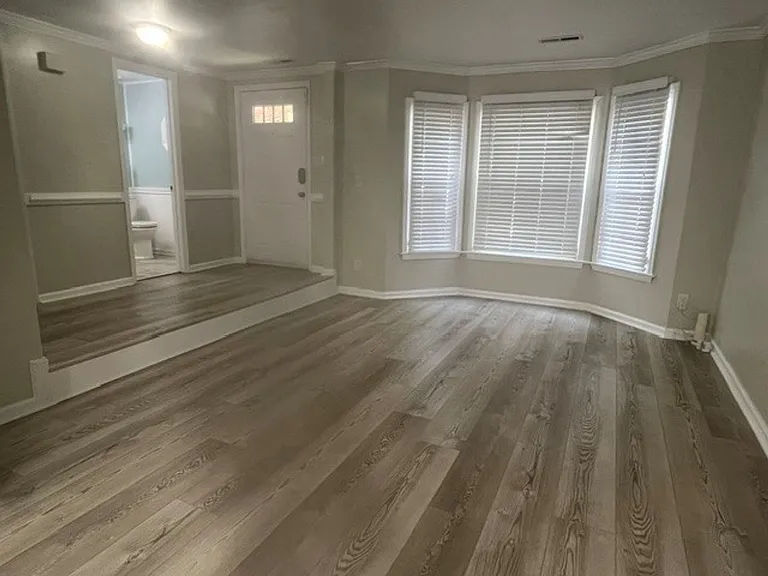 1002 Colonial Meadows Way — Photo 4