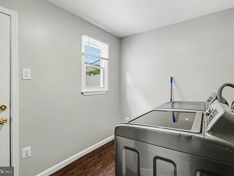 2238 Oakford St — Photo 13
