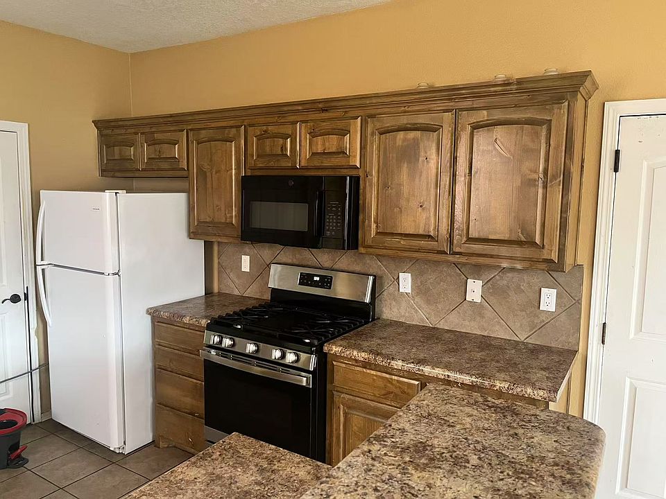 2nd image of 835 Bosque Vista Dr