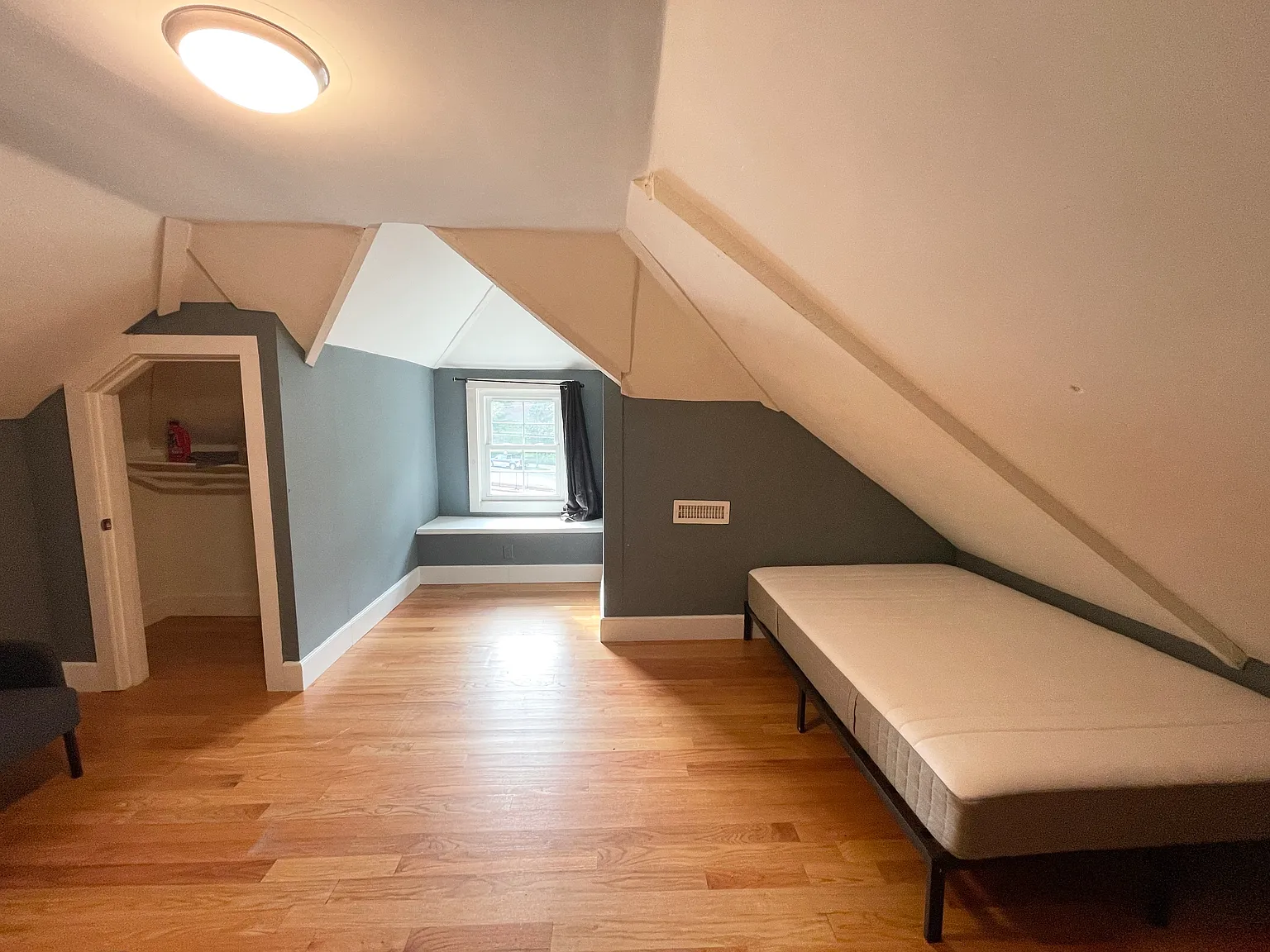 6 bed, 4.5 bath, 4500 sqft, $9,000 — Photo 4