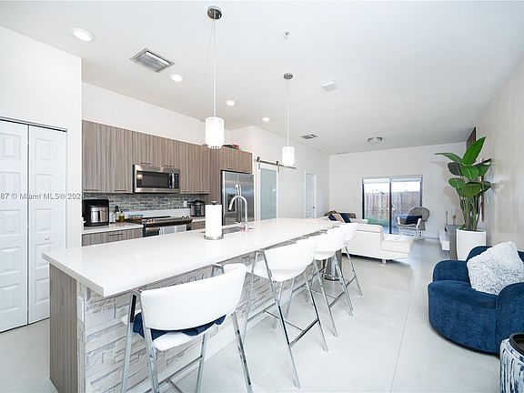5th image of 8039 NW 104th Ave #1