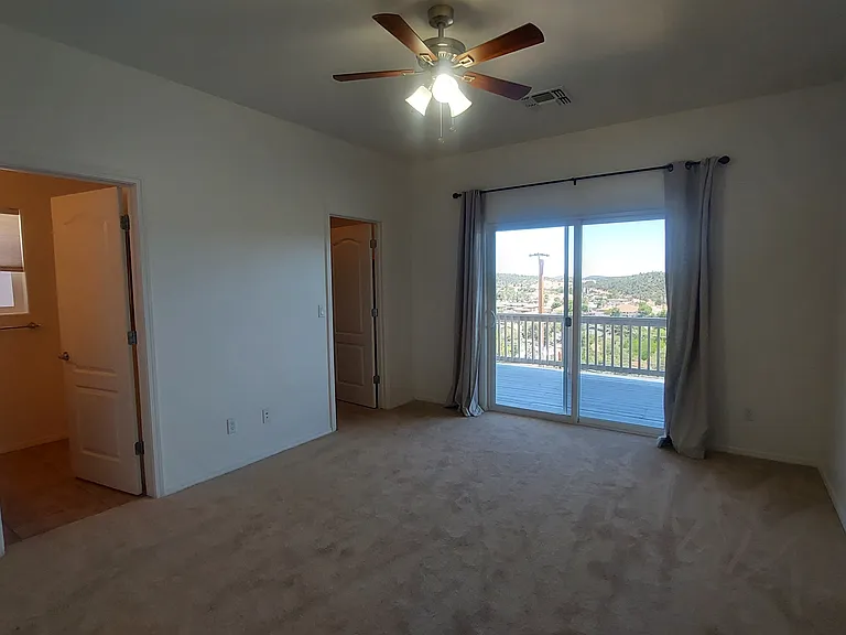 713 W Summit St — Photo 8