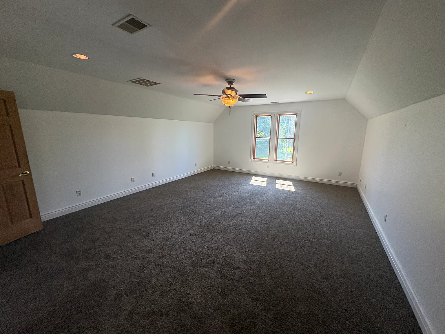 5 bed, 3075 sqft, $2,250 — Photo 4