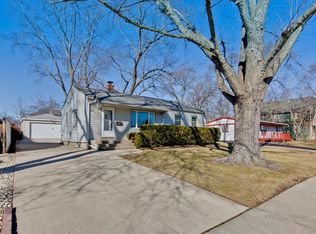 122 S Seymour Ave, Mundelein, IL