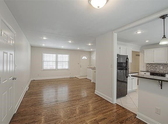 4th image of 10115 W 89th Ter