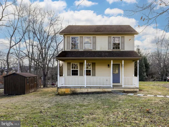 8 Whiting Ave, Boyce, VA 22620