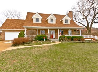 82 E Sherwood Dr, Saint Louis, MO