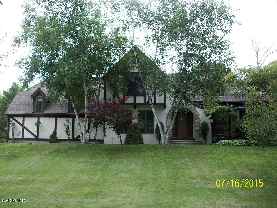 1st image of 3433 Hoag Ave NE
