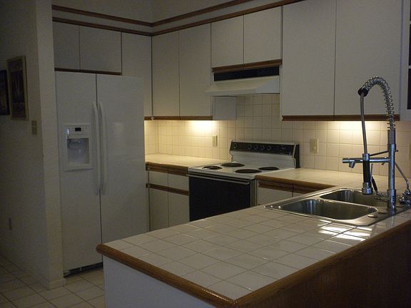 4th image of 102 E Shasta Ave