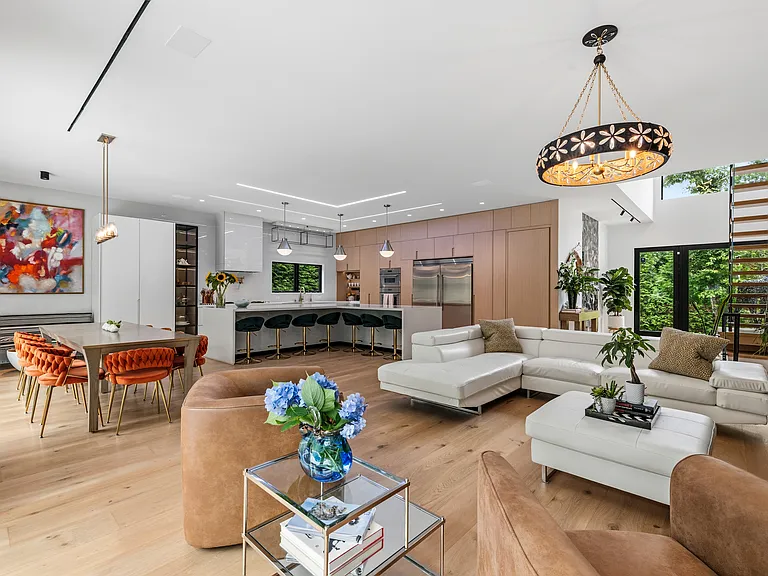 101 Montauk Blvd — Photo 8