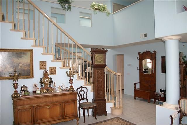 Frml dinrm spiral staircase