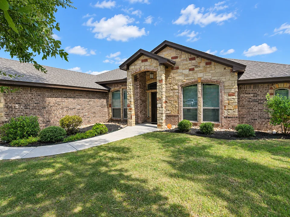 3220 Twin Ridge Dr