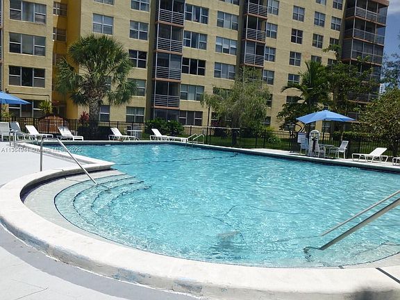 2nd image of 17890 W Dixie Hwy APT 601