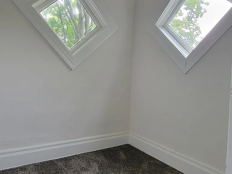 433 E Bremer St — Photo 8