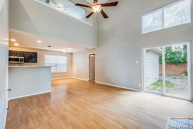 11 Pembroke Ln — Photo 3