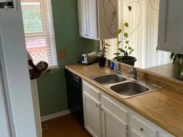 408 Croydon Ln, Winston Salem, NC 27107