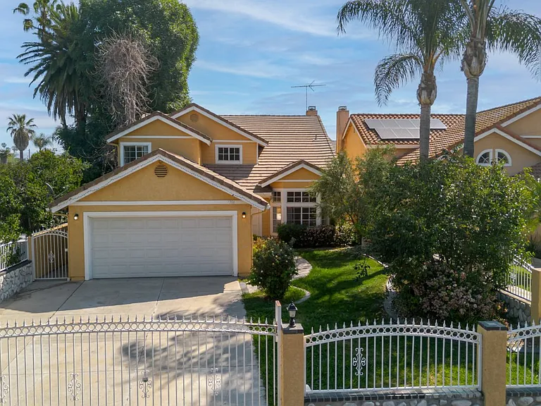 7306 Newcastle Ave — Photo 2
