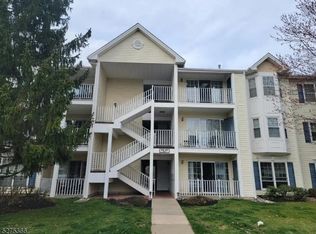 47 Amethyst Way, Franklin Park, NJ