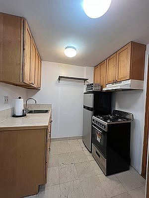 3rd image of 739 Greenwich St #1
