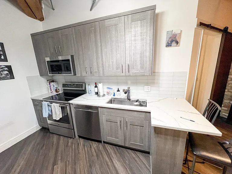 225 W Huron St — Photo 1