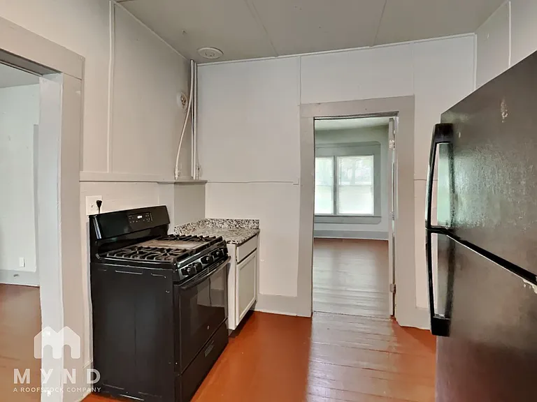 114 S Lamar St — Photo 8