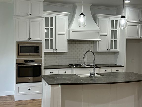 4th image of 1125 Samantha Ln