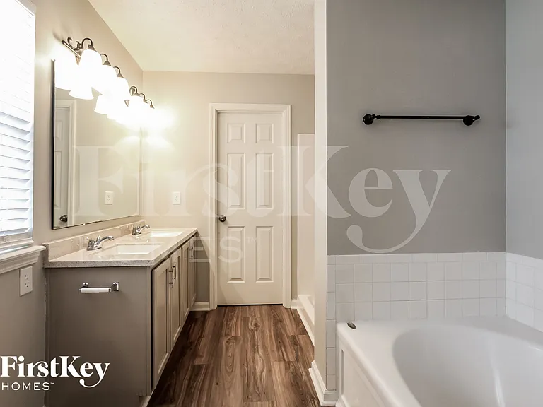 4827 Lakestone Dr — Photo 8