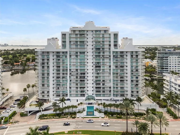 5900 Collins Ave #610 — Photo 2