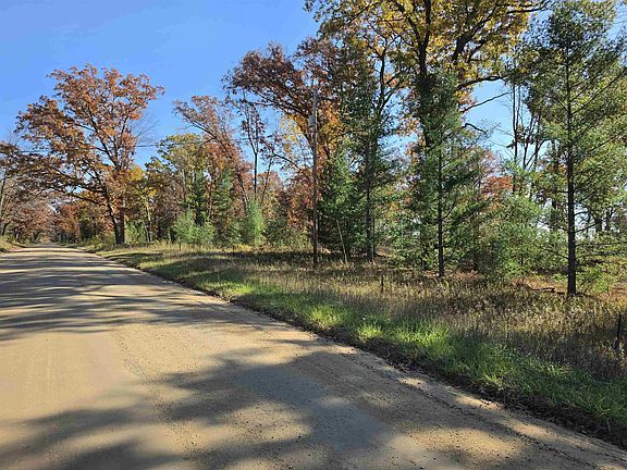 4th image of W Eight Point Lake Rd