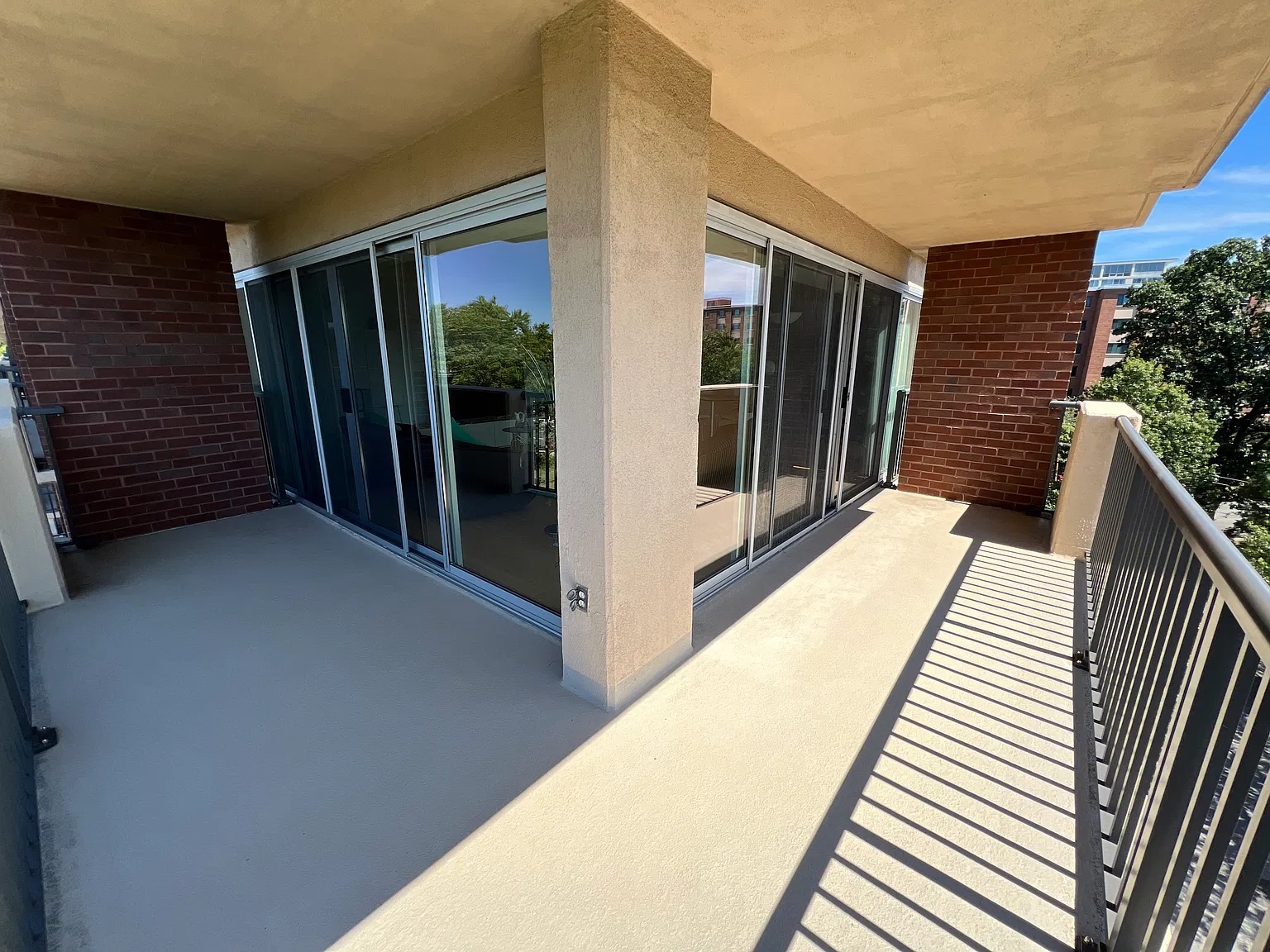 1300 Army Navy Dr — Photo 4