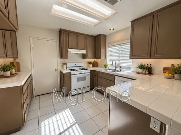 3rd image of 6001 Kendrick Dr