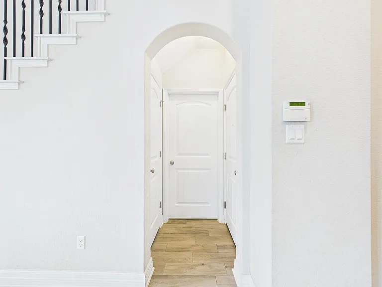 105 Auburn Cv — Photo 11