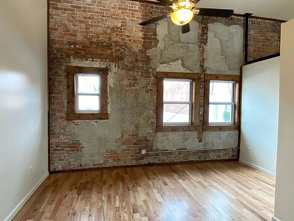 4th image of 114 W Harrison St
