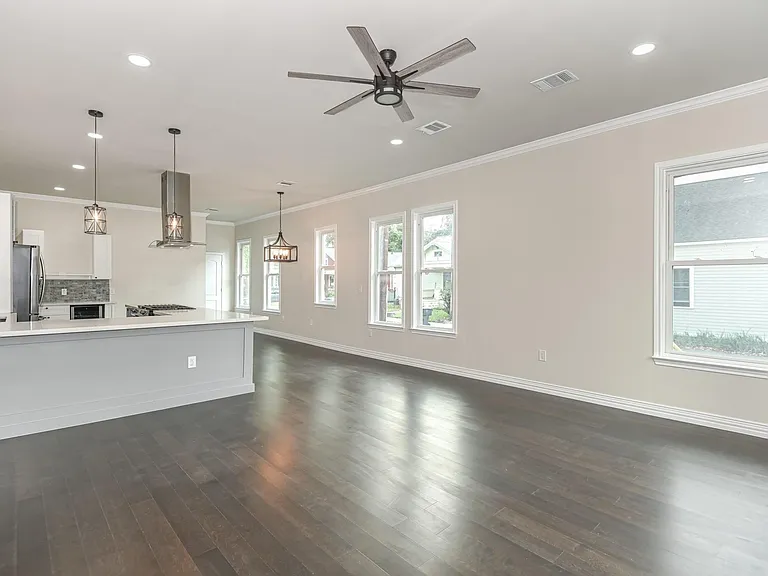 2902 Houston Ave — Photo 6