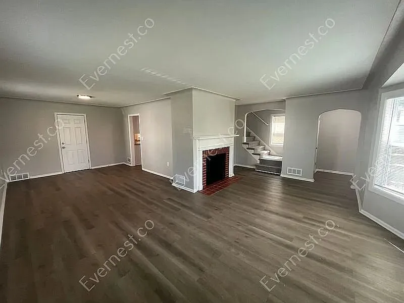 3 bed, 1.5 bath, 1325 sqft, $1,472 — Photo 4