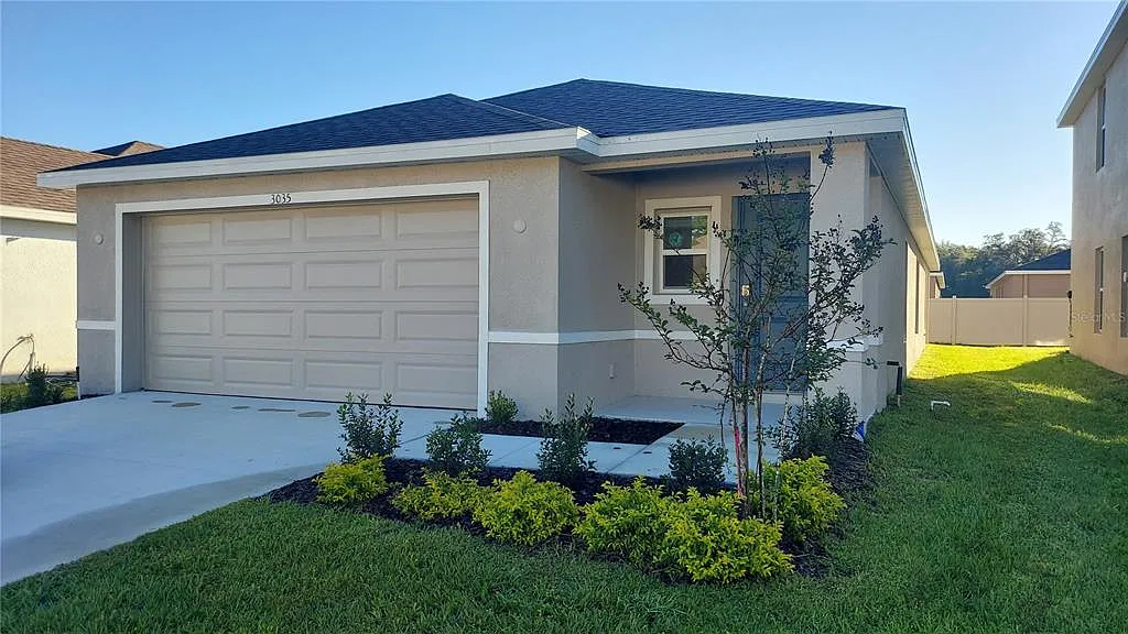 4 bed, 2.0 bath, 1665 sqft, $2,100 — Photo 1