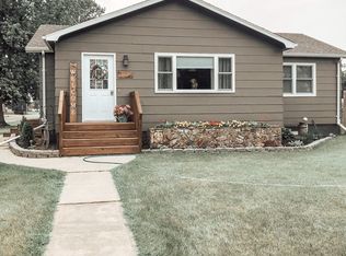 201 N 8th St, Oakes, ND 58474