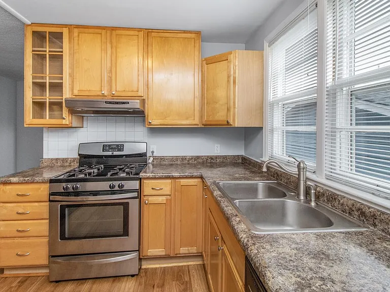 1413 Lake St NE — Photo 11