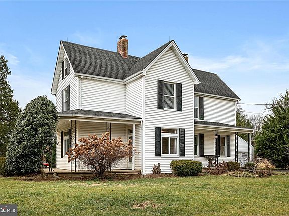 4th image of 129 Church St