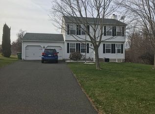 27 Brentwood Ln, Windsor, CT 06095