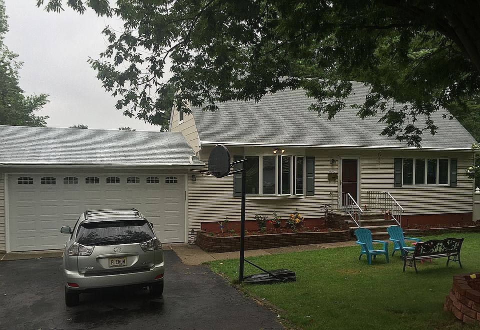 2nd image of 275 Wedgewood Drive