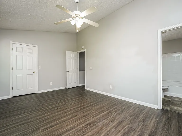 2286 Strathmoor Manor Dr — Photo 11