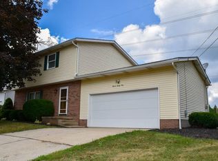 1121 Everbright Dr, Uniontown, OH