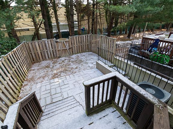 3rd image of 513 Park Manor Cir