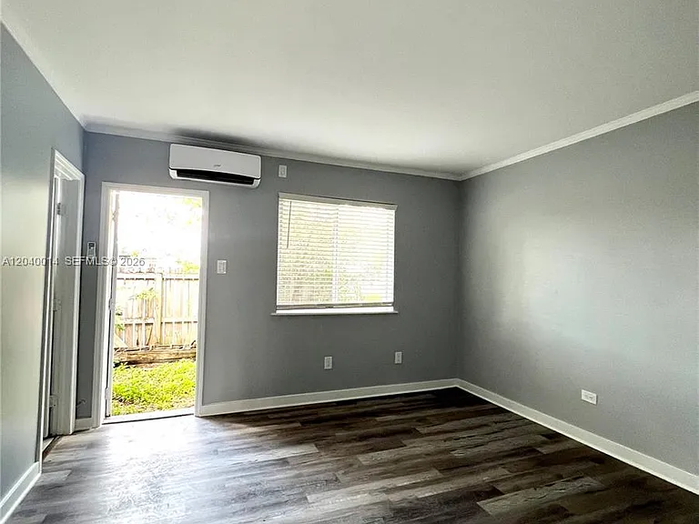 590 NW 40th Ct #3 — Photo 9