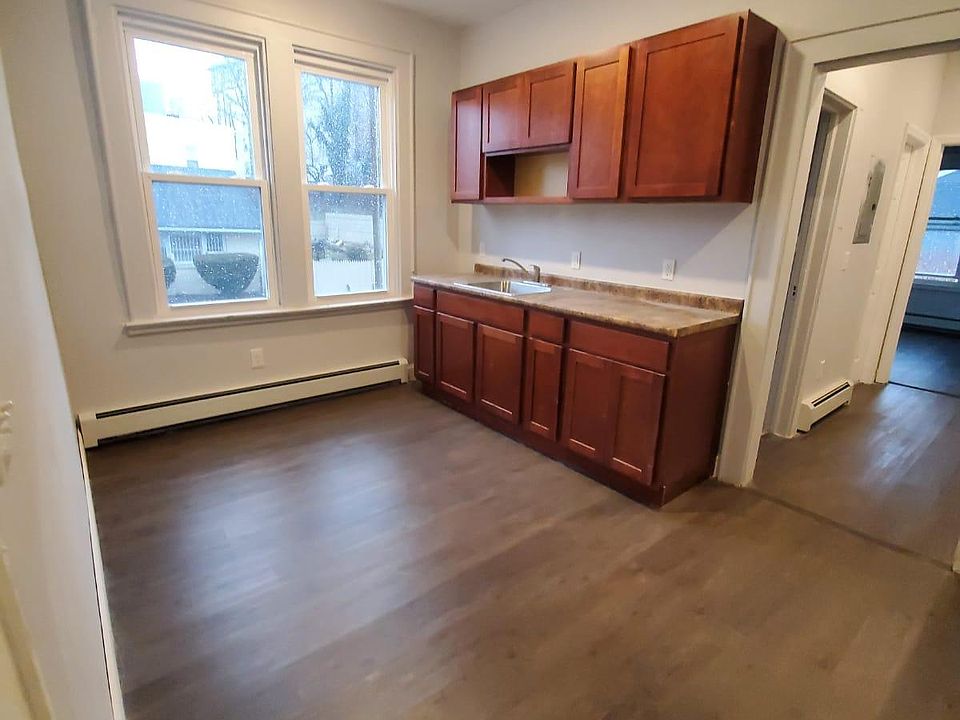 1st image of 29 Essex St #2R
