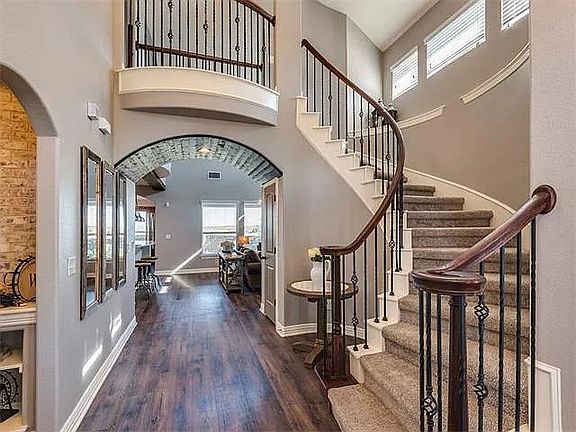 2nd image of 307 Orchard Hill Trl