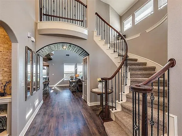 307 Orchard Hill Trl — Photo 2